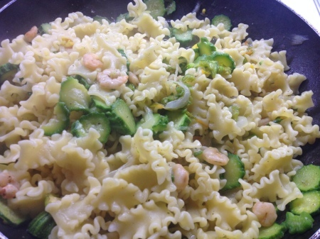 旬のズッキーニと小エビのパスタ_a0136671_02290150.jpg