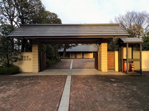 衆議院副議長公邸の門があけっぱだった ポリスはいないは くわばらくわばら 設計事務所 Arkilab