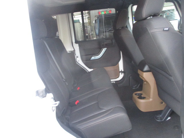 2017年 JK ラングラー アンリミテッド カスタムパッケージ 販売車両 _b0123820_17261927.jpg