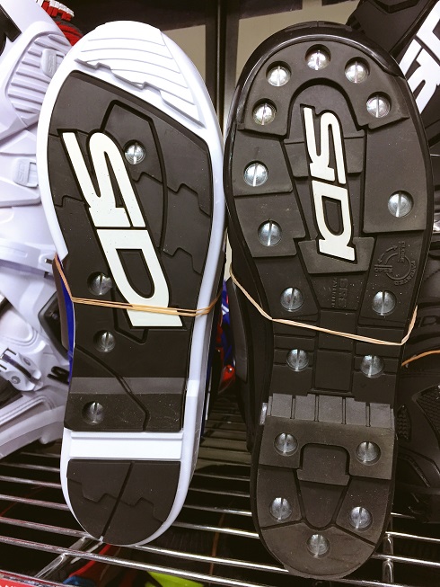 SIDIの新型「CROSS FIRE3」ブーツ入荷しました!_f0062361_125152100.jpg