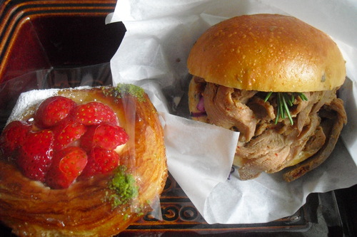 LA BOUTIQUE de Joël Robuchon 『薄切りポークの照り焼きハンバーガ- etc.』_a0326295_19382138.jpg