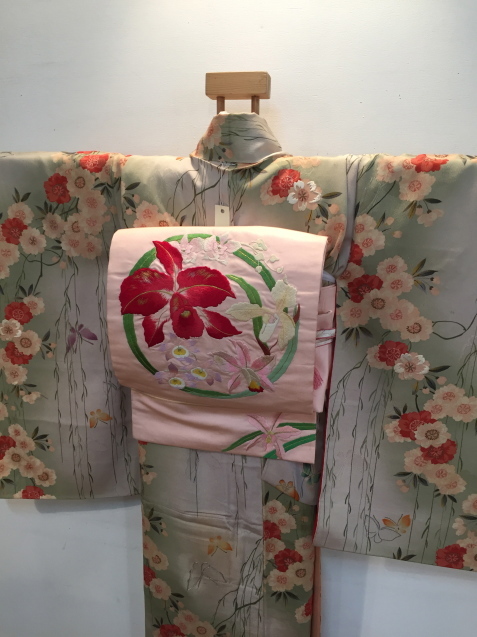 春の装い！枝垂桜刺繍蝶着物×蘭刺繍帯♪販売商品5_c0321302_12492587.jpg