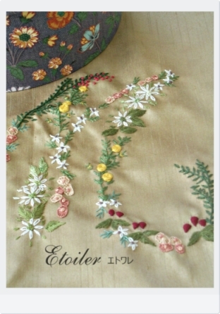 イニシャルの花文字刺繍 変わらない強さ Etoiler エトワレ 東京都のカルトナージュ教室