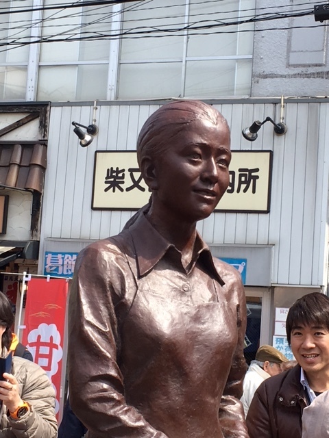 3月26日(日)見送るさくら像と倍賞千恵子さん_d0278912_10522701.jpg