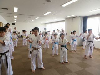 日曜空手 屯田教室 今日も新しい仲間!_c0118332_14595776.jpg