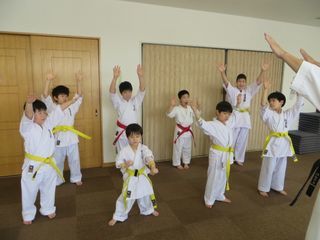 日曜空手 屯田教室 今日も新しい仲間!_c0118332_15000548.jpg