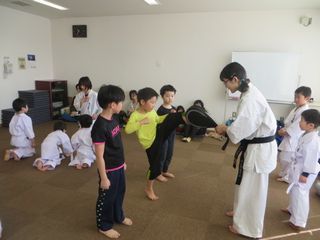 日曜空手 屯田教室 今日も新しい仲間!_c0118332_15001382.jpg