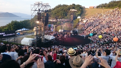 さぬき市野外音楽広場テアトロン 会場の雰囲気 黄昏日記 さぬき市野外音楽広場テアトロン 会場の雰囲気 黄昏日記