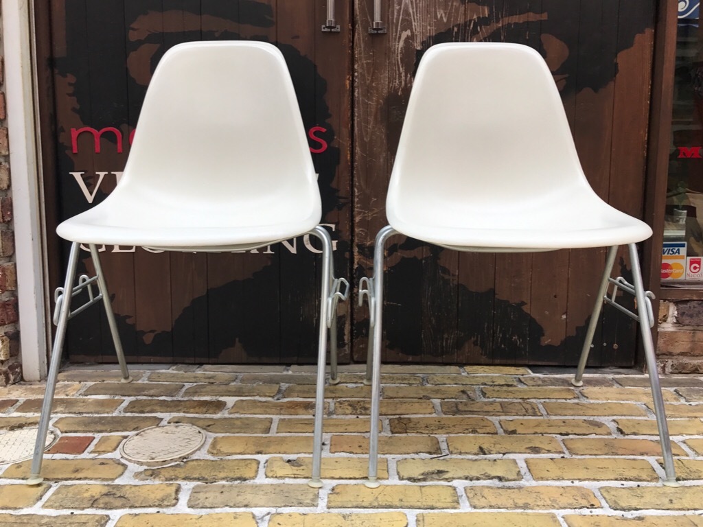 神戸店3/29(水)イームズチェア&インダストリアル ランプ、家具入荷! #1 Eams ArmShell Chair!!!_c0078587_20173562.jpg