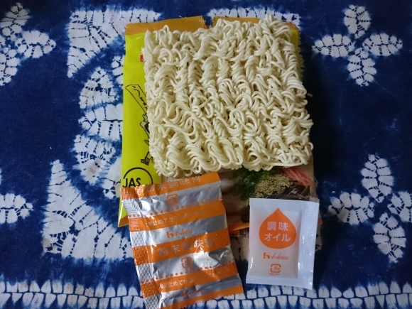 3/25 アサヒスーパードライ超刺激 + ハウス食品 うまかっちゃん_b0042308_00141194.jpg