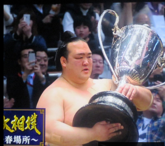 【新横綱で優勝22年ぶり】. 稀勢の里が優勝決定戦で逆転優勝…2017/3/26_f0231709_2229574.png