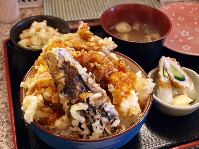 海鮮屋 おやじのきまぐれ食堂　その２ (ホッキ入り海鮮天丼)_d0153062_8535332.jpg