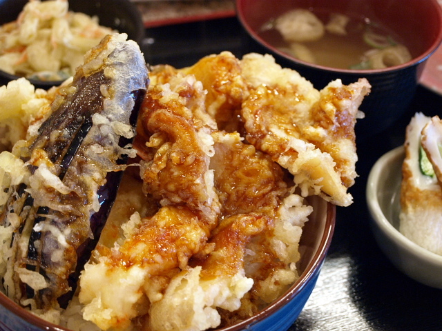 海鮮屋 おやじのきまぐれ食堂　その２ (ホッキ入り海鮮天丼)_d0153062_854182.jpg