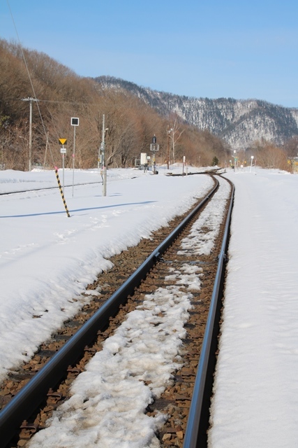 藤田八束の鉄道写真@北海道丸瀬布駅に良いもの見つけました・・・学習会館のある駅舎_d0181492_23195029.jpg