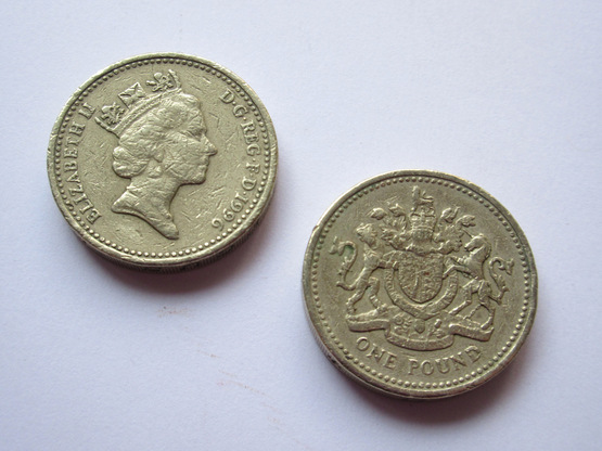 イギリスの新しい1ポンド硬貨 3月28日より発行 イギリスの食 イギリスの料理 菓子