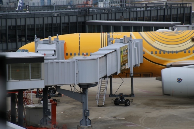 藤田八束の飛行機写真@伊丹空港でスターウオーズに逢いました・・・夢が広がるANAの飛行機、スターウォーズ_d0181492_06451888.jpg