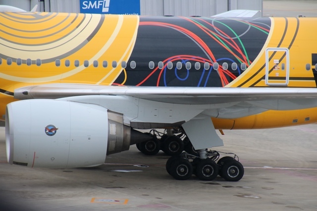 藤田八束の飛行機写真@伊丹空港でスターウオーズに逢いました・・・夢が広がるANAの飛行機、スターウォーズ_d0181492_06460153.jpg