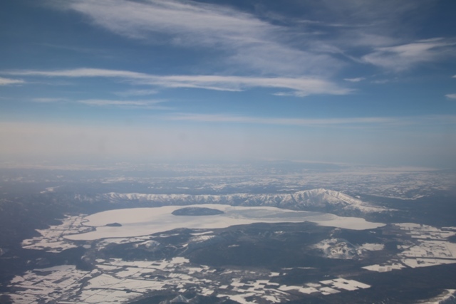 中標津空港から東京へ絶景が広がるANA空の旅・・・摩周湖、屈斜路湖、阿寒湖、雄阿寒岳が輝く絶景_d0181492_20182895.jpg