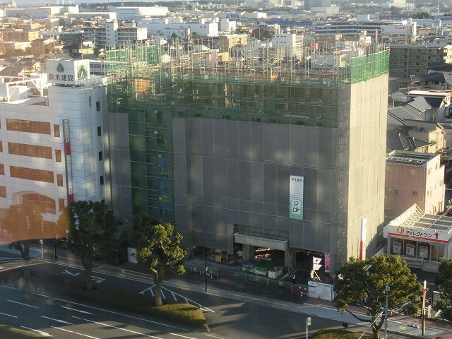市役所南側に建設中のホテルが、ずいぶん形になってきました_f0141310_07484901.jpg