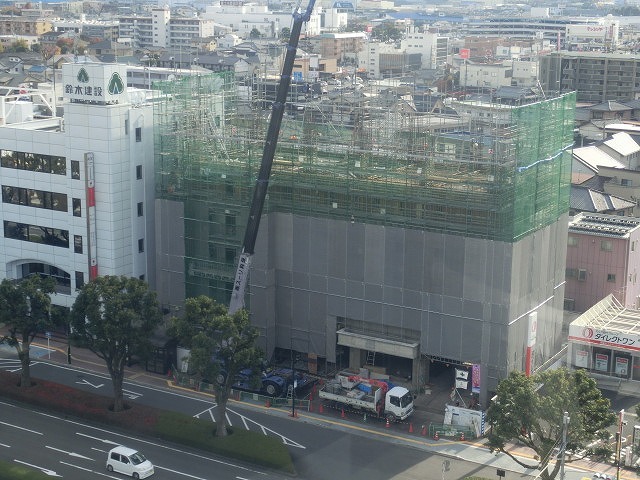 市役所南側に建設中のホテルが、ずいぶん形になってきました_f0141310_07491113.jpg