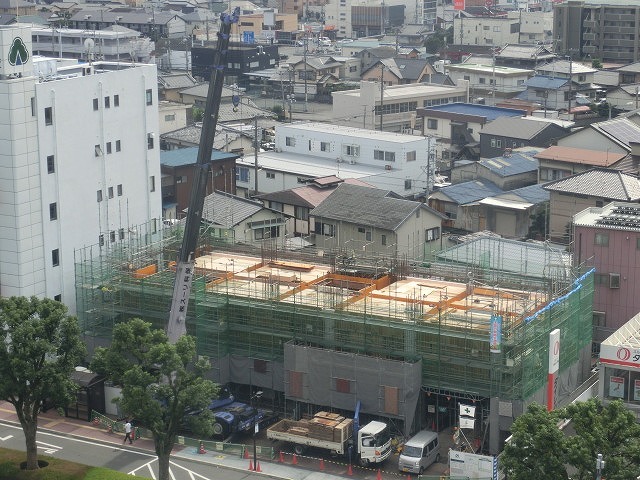 市役所南側に建設中のホテルが、ずいぶん形になってきました_f0141310_07495692.jpg
