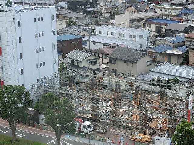 市役所南側に建設中のホテルが、ずいぶん形になってきました_f0141310_07505973.jpg