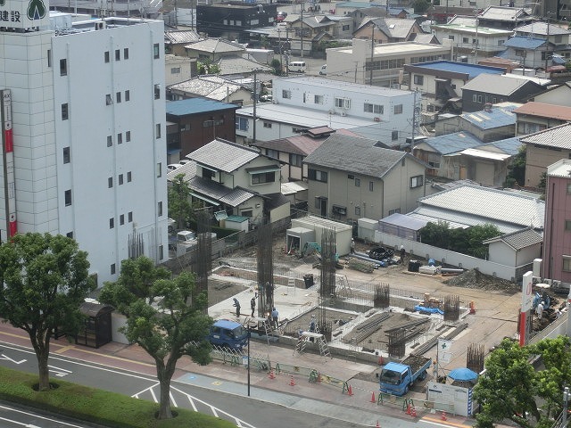 市役所南側に建設中のホテルが、ずいぶん形になってきました_f0141310_07511528.jpg