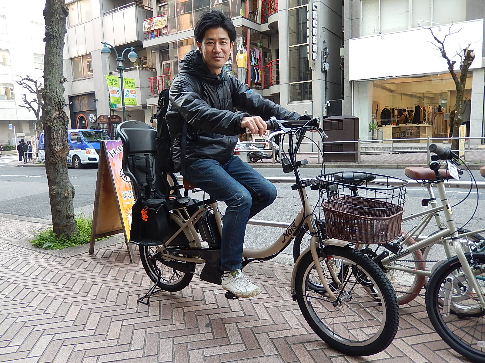 3月29日　渋谷　原宿　の自転車屋　FLAME bike前です_e0188759_21183081.jpg