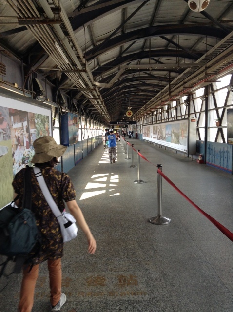 4度目台湾、高雄駅で台鉄駅弁を喰らい各停で台南へ向かう。_a0334793_23062447.jpg