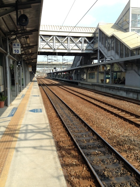 4度目台湾、高雄駅で台鉄駅弁を喰らい各停で台南へ向かう。_a0334793_23065000.jpg