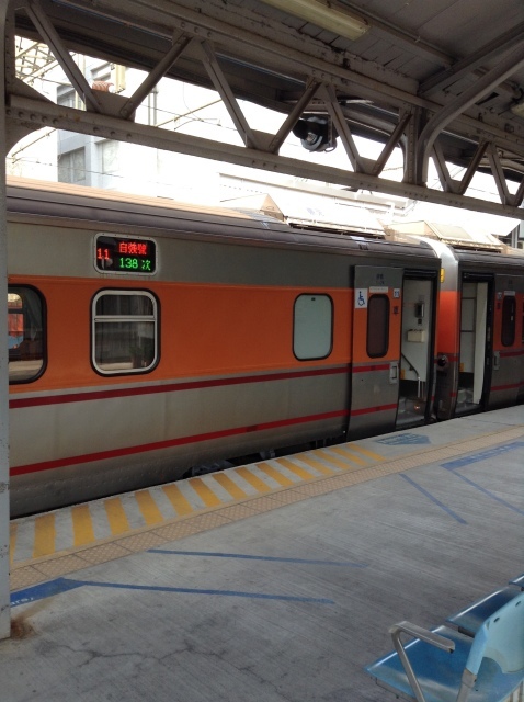 4度目台湾、高雄駅で台鉄駅弁を喰らい各停で台南へ向かう。_a0334793_23082504.jpg