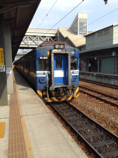 4度目台湾、高雄駅で台鉄駅弁を喰らい各停で台南へ向かう。_a0334793_23085337.jpg