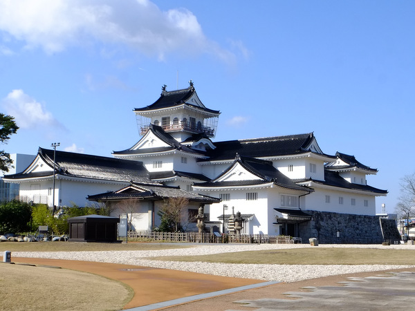 「富山・アートなとやま旅 富山城址公園、高志の国文学館」_a0000029_1864584.jpg
