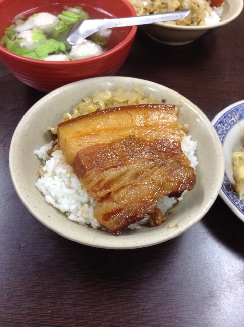 高雄自強夜市の絶品ルーローハン「南豊魯肉飯」_a0334793_18412164.jpg