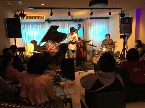 広島  Jazzlive comin  本日金曜日は 必聴スペシャルライブ！_b0115606_11402628.jpg