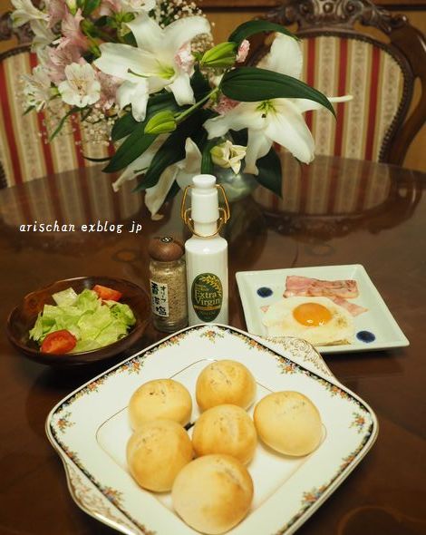 オリーブ塩パンと小豆島産緑化一番搾りＥＸヴァージンオリーブオイル_f0295238_15134235.jpg