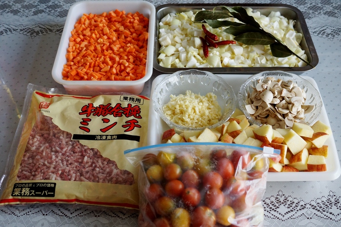 ■自家製保存食【あき流特製ミートソース作り・大量１４人分！！　】コトコト時間をかけて♪♪_b0033423_9513741.jpg