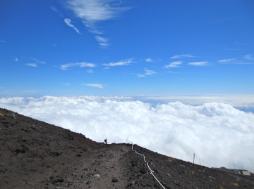 ヨロヨロ富士登山体験記2016御殿場ルート　その4　砂走館〜8合目_c0337875_14371184.jpg