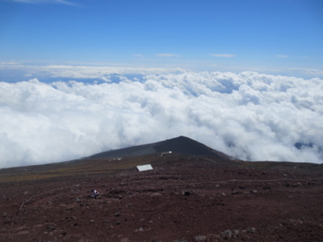 ヨロヨロ富士登山体験記2016御殿場ルート　その4　砂走館〜8合目_c0337875_14441115.jpg