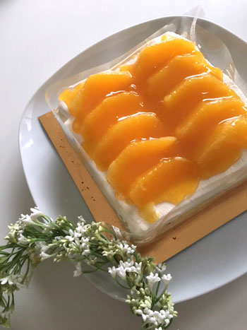 オレンジのショートケーキ　スミレの香りとカシスのカリカリのタルト_d0329740_7384538.jpg