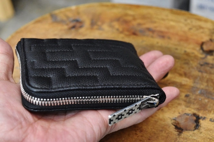 本日・お待たせの入荷です。。。Tsunai Haiya Fenomeno ROUND ZIP WALLET!♪!_d0152280_09085496.jpg