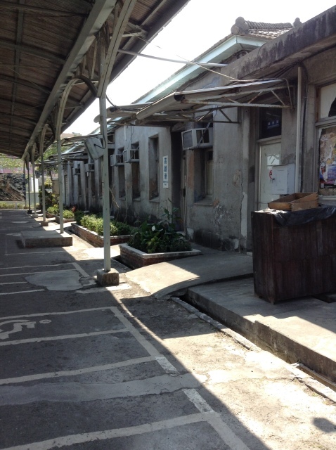 高雄鉄道博物館(打狗鉄道故事館)高雄港駅跡と微熱山岳のパイナップルケーキ。_a0334793_04144677.jpg