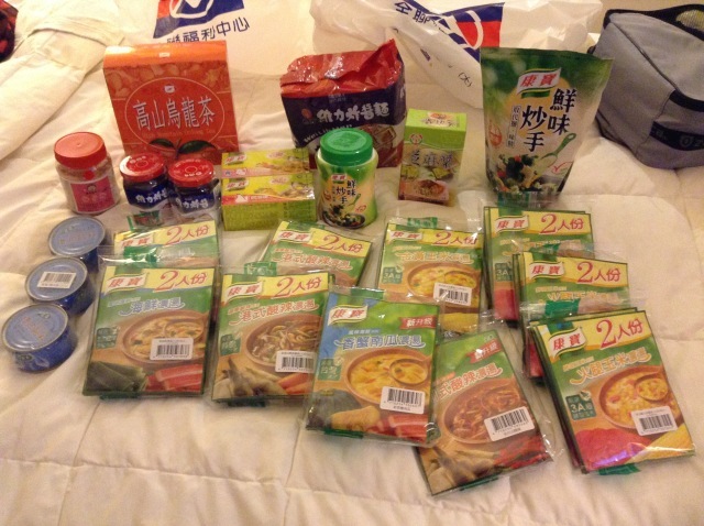 台湾土産はスーパーで買う調味料ばかり。_a0334793_05433851.jpg