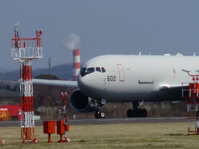 今日の空自はタッチ＆ゴー祭だった・・・_e0352409_20085334.jpg