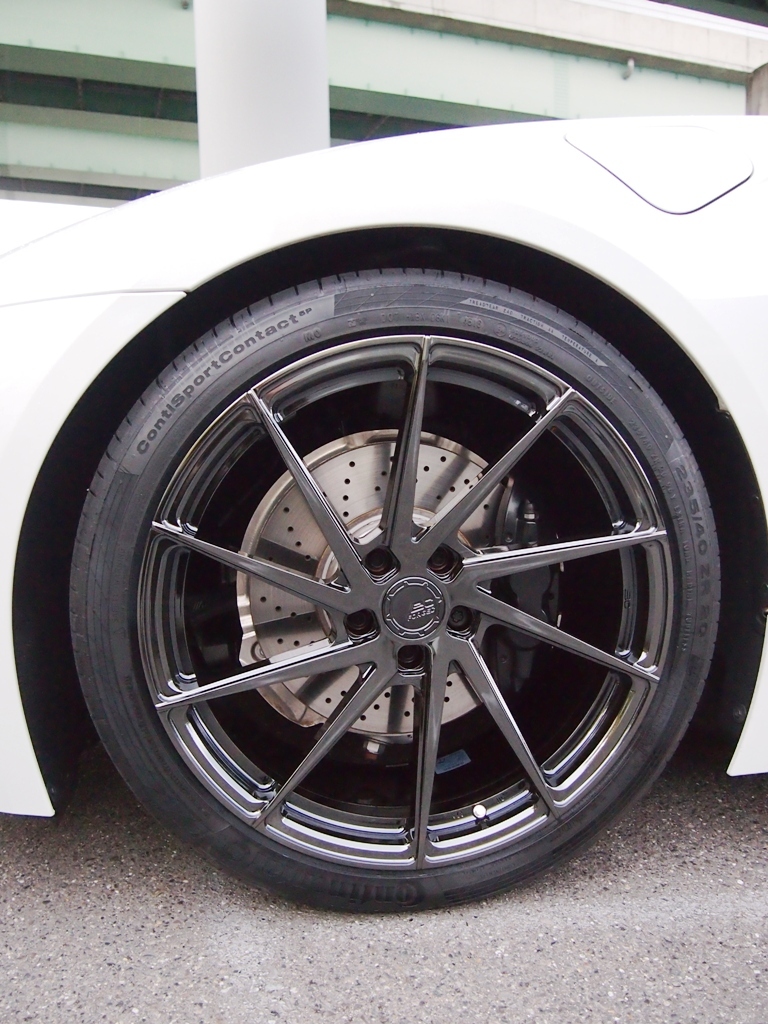 BMW・i8にホイール装着_e0188729_18255464.jpg