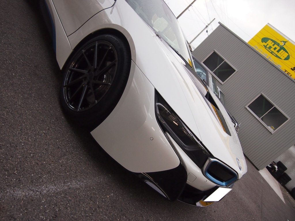 BMW・i8にホイール装着_e0188729_18260335.jpg