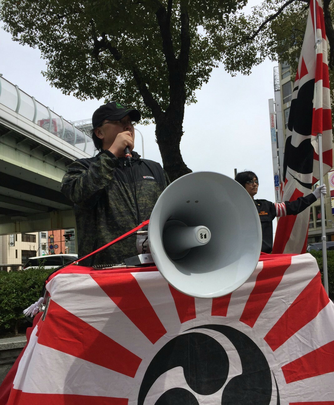 3月25日（土）東京本部・関西支部緊急合同街宣（大阪）　3.25街頭闘争ー新文明闘争の血路を切り開け！_a0267536_6125775.jpg