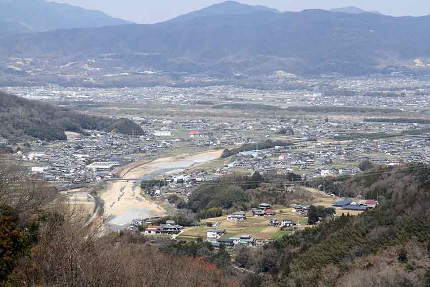 桑内の「磐座」、野田の「小祠」、榎谷の「王子神社」♪_d0058941_20521982.jpg