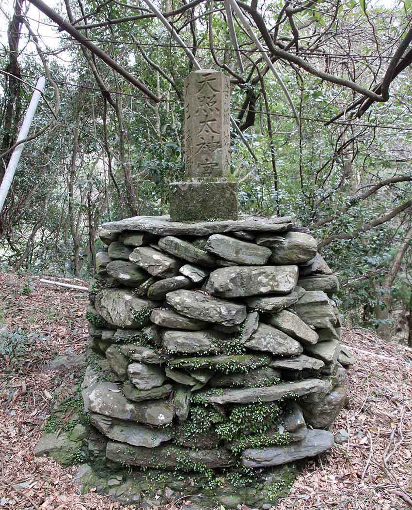 桑内の「磐座」、野田の「小祠」、榎谷の「王子神社」♪_d0058941_21124230.jpg