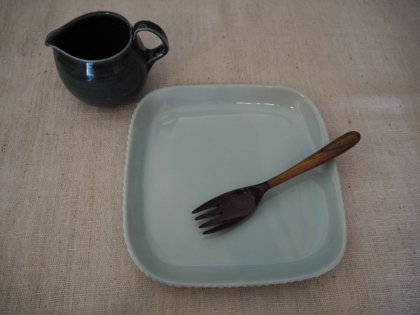 ピッチャーとお皿_b0132442_17032518.jpg